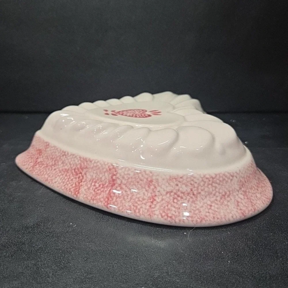 Hartstone Ceramic Heart Shaped Wall‎ Art, Vintage Speckled Puff Sponge Design
